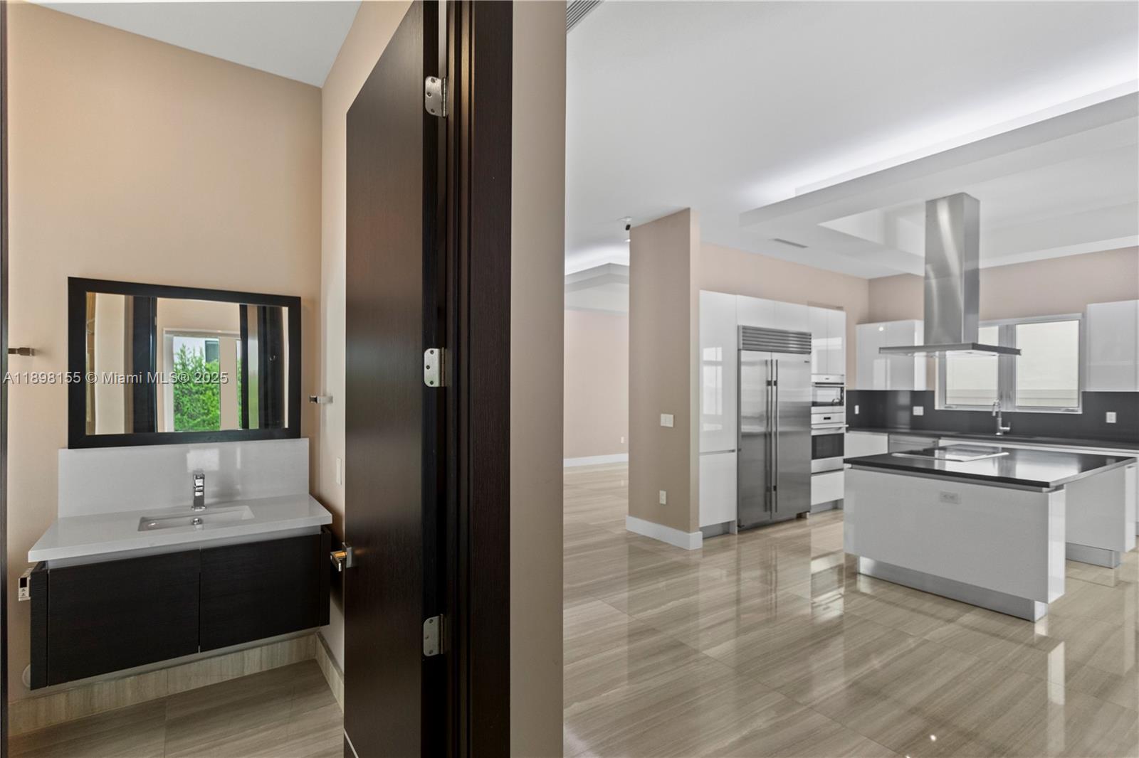 8415 NW 34th Dr Doral, FL 33122