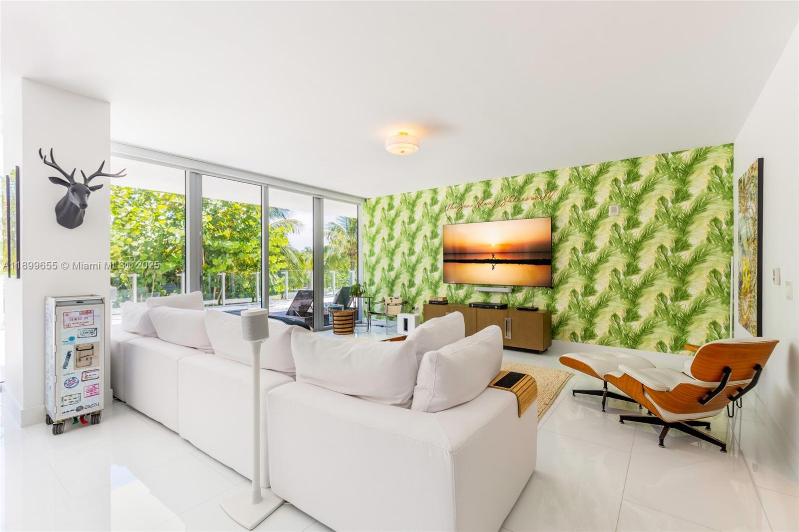 1 Collins Ave #207 Miami Beach, FL 33139 1 Collins Ave #207 Miami Beach, FL 33139