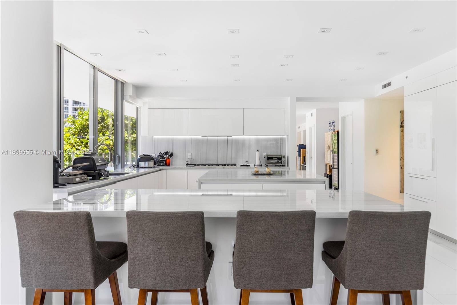 1 Collins Ave #207 Miami Beach, FL 33139 1 Collins Ave #207 Miami Beach, FL 33139