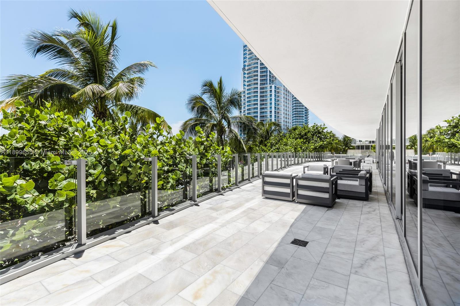 1 Collins Ave #207 Miami Beach, FL 33139 1 Collins Ave #207 Miami Beach, FL 33139