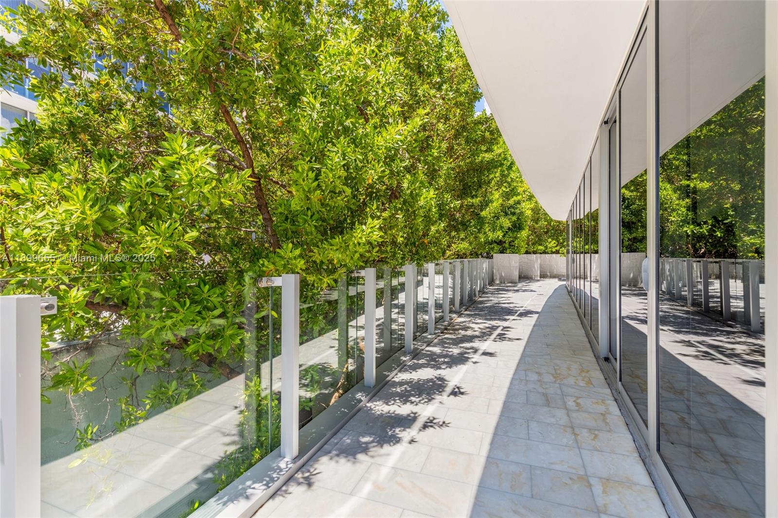 1 Collins Ave #207 Miami Beach, FL 33139 1 Collins Ave #207 Miami Beach, FL 33139
