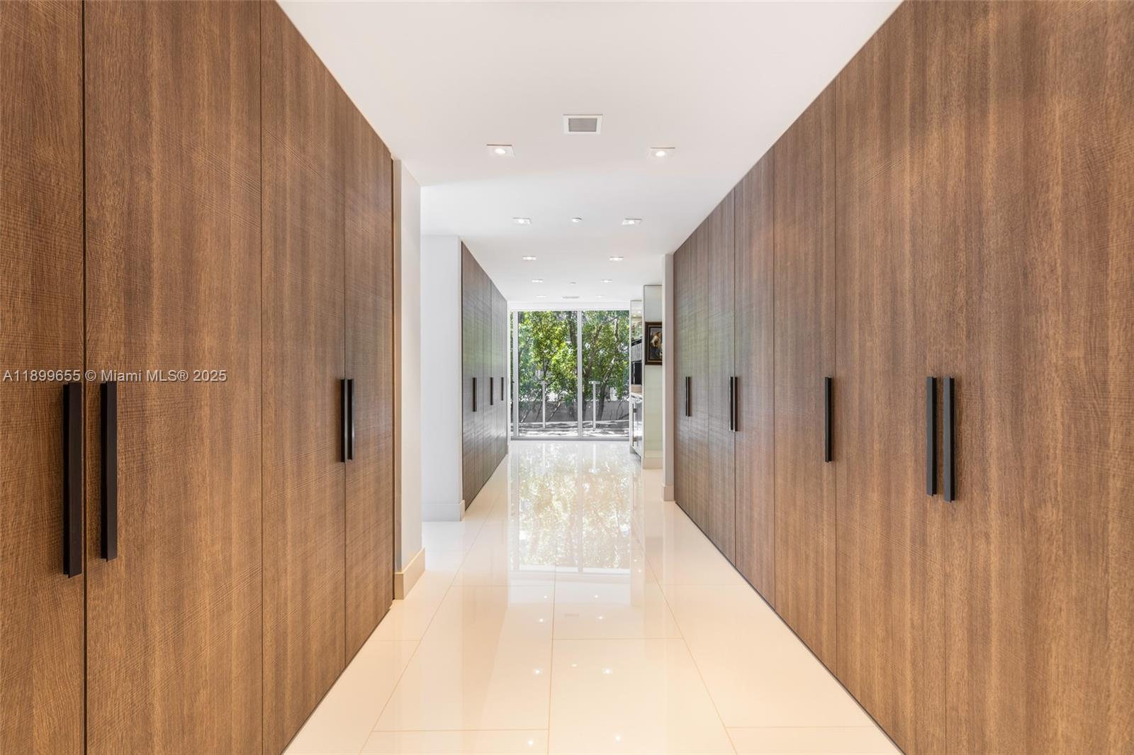 1 Collins Ave #207 Miami Beach, FL 33139 1 Collins Ave #207 Miami Beach, FL 33139
