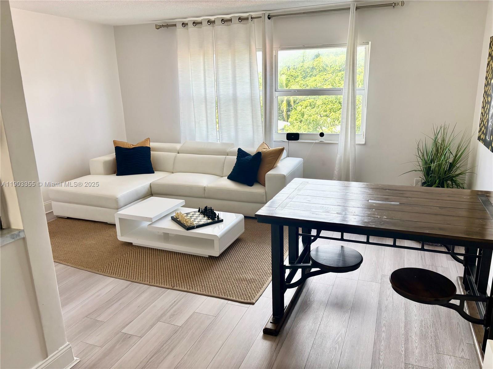 1855 Plunkett St #306