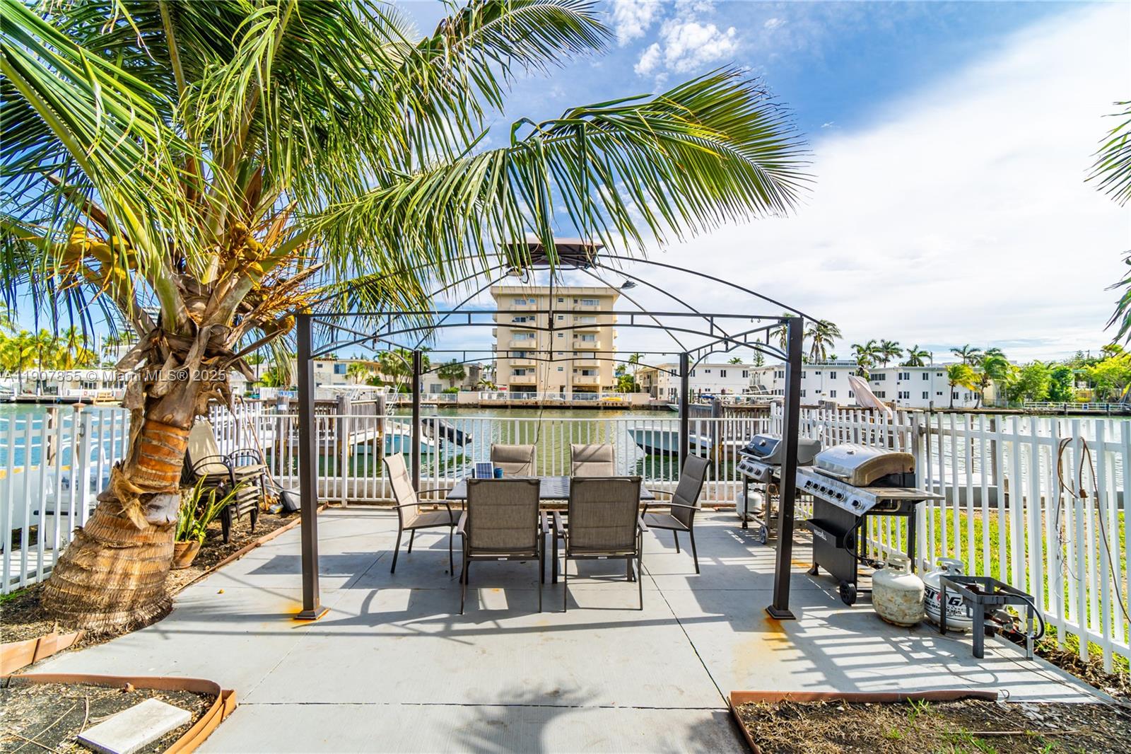 8335 E Crespi Blvd #4 Miami Beach, FL 33141