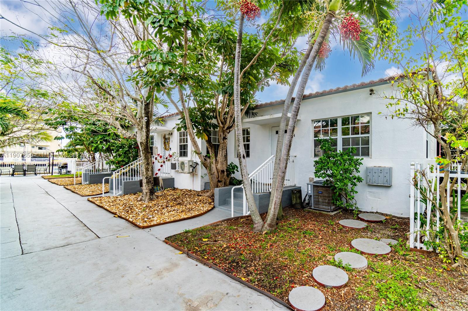8335 E Crespi Blvd #4 Miami Beach, FL 33141