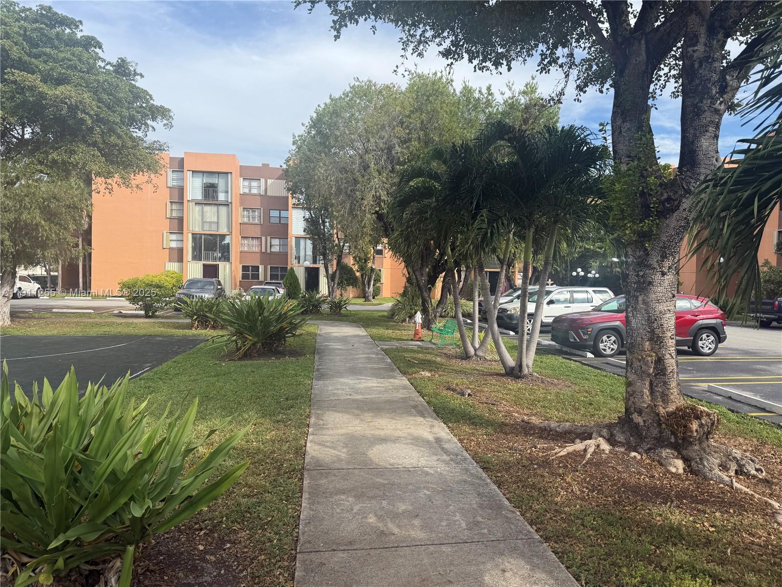 9420 W Flagler St #104 Miami, FL 33174