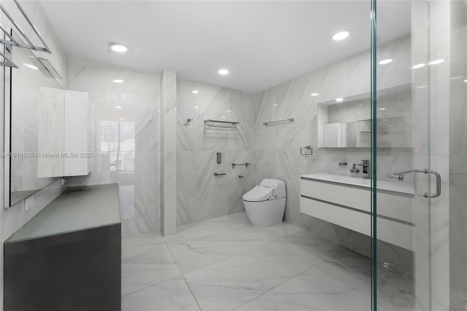 16275 Collins Ave #UPH1 Sunny Isles Beach, FL 33160