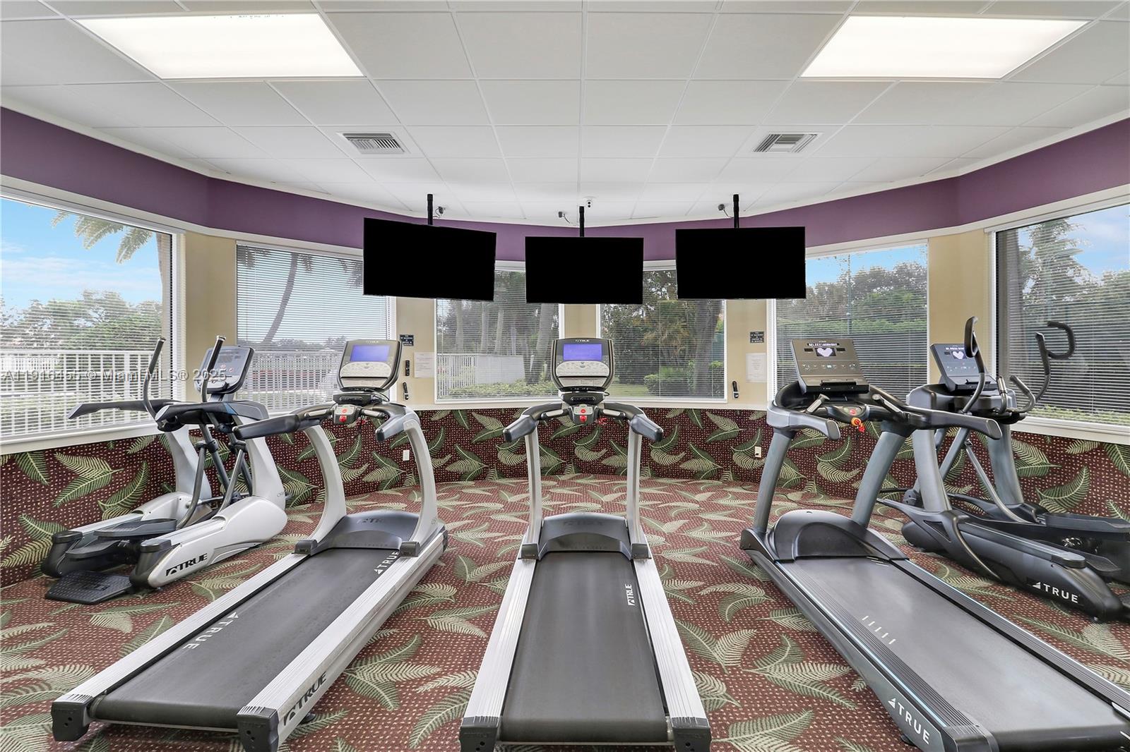 1349 Saint Lawrence Dr Palm Beach Gardens, FL 33410