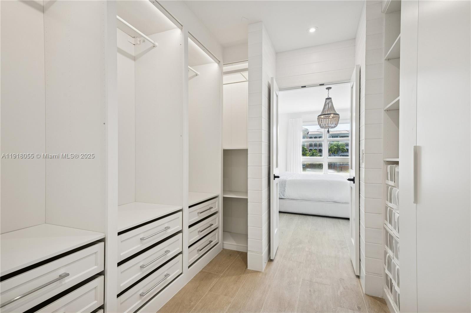 705 Crandon Blvd #306 Key Biscayne, FL 33149