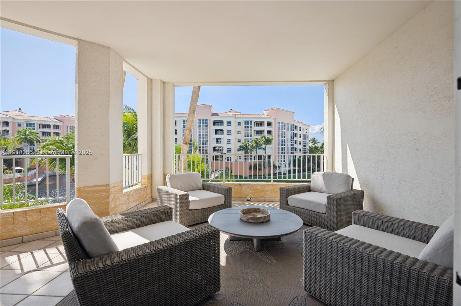 705 Crandon Blvd #306 Key Biscayne, FL 33149