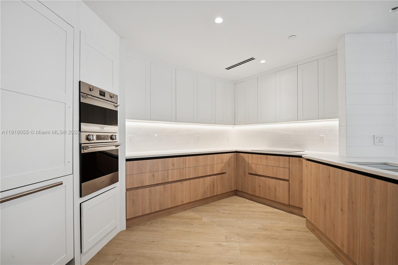 705 Crandon Blvd #306 Key Biscayne, FL 33149