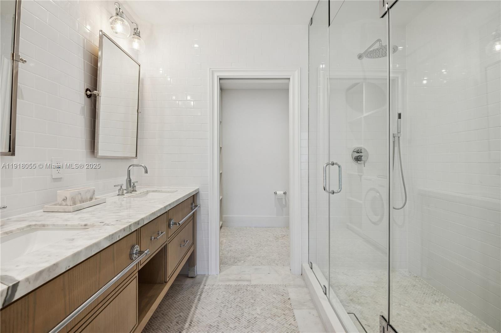 705 Crandon Blvd #306 Key Biscayne, FL 33149