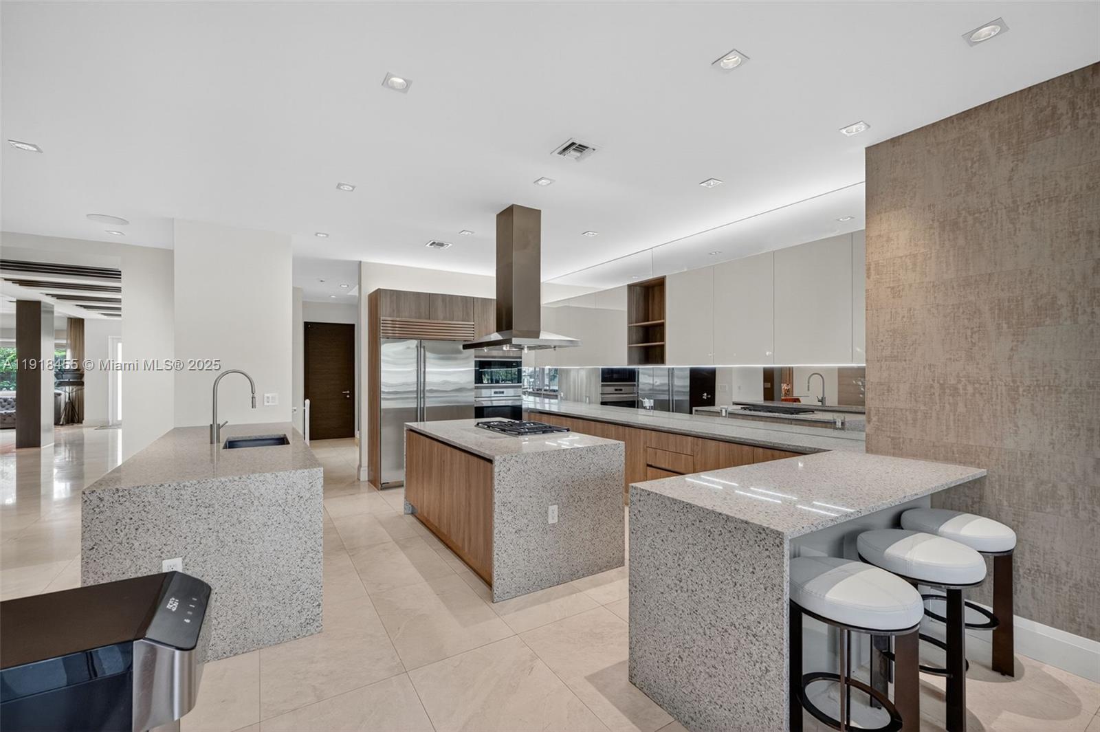 Undisclosed Address Fort Lauderdale, FL 33316