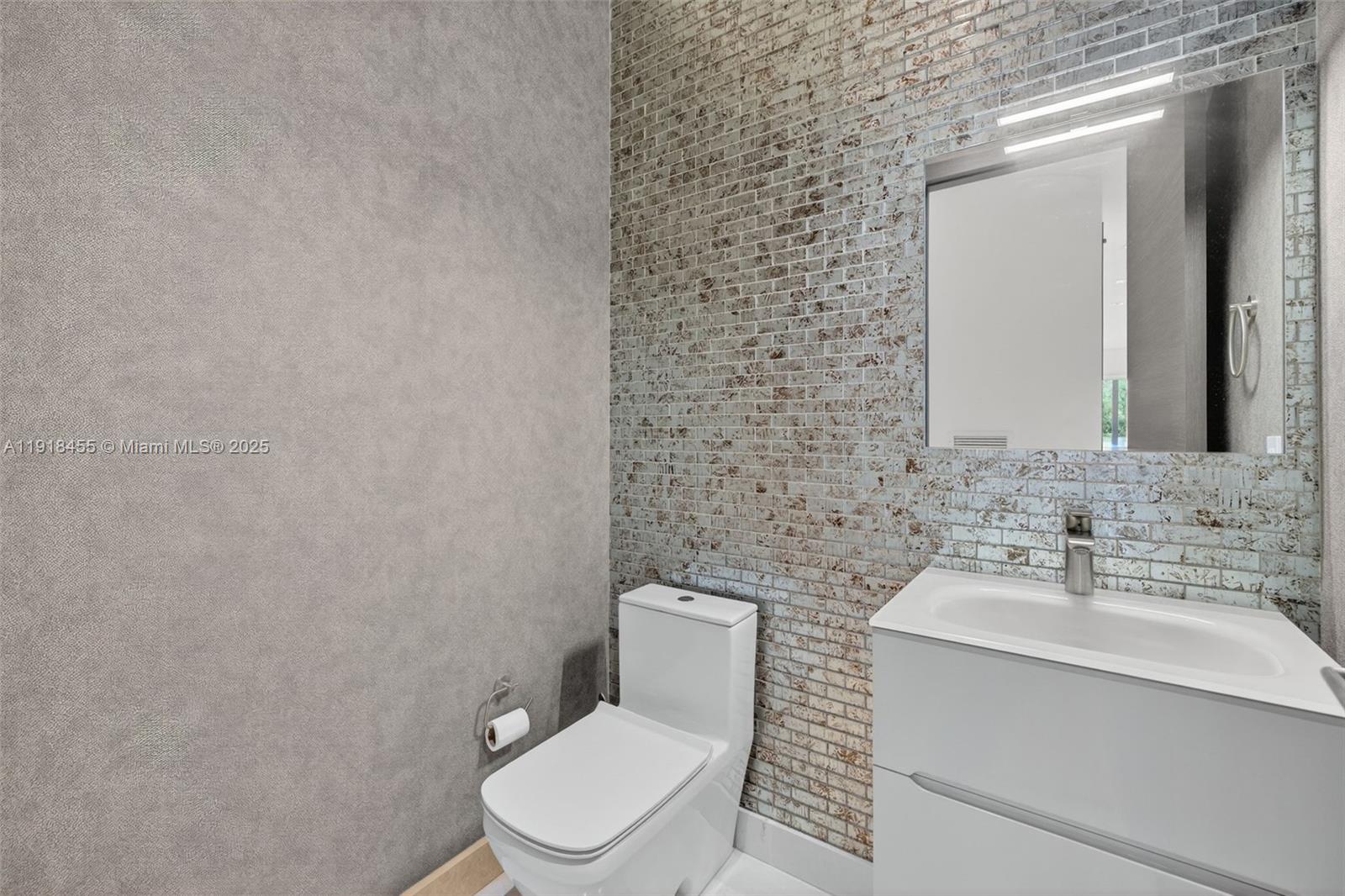 Undisclosed Address Fort Lauderdale, FL 33316