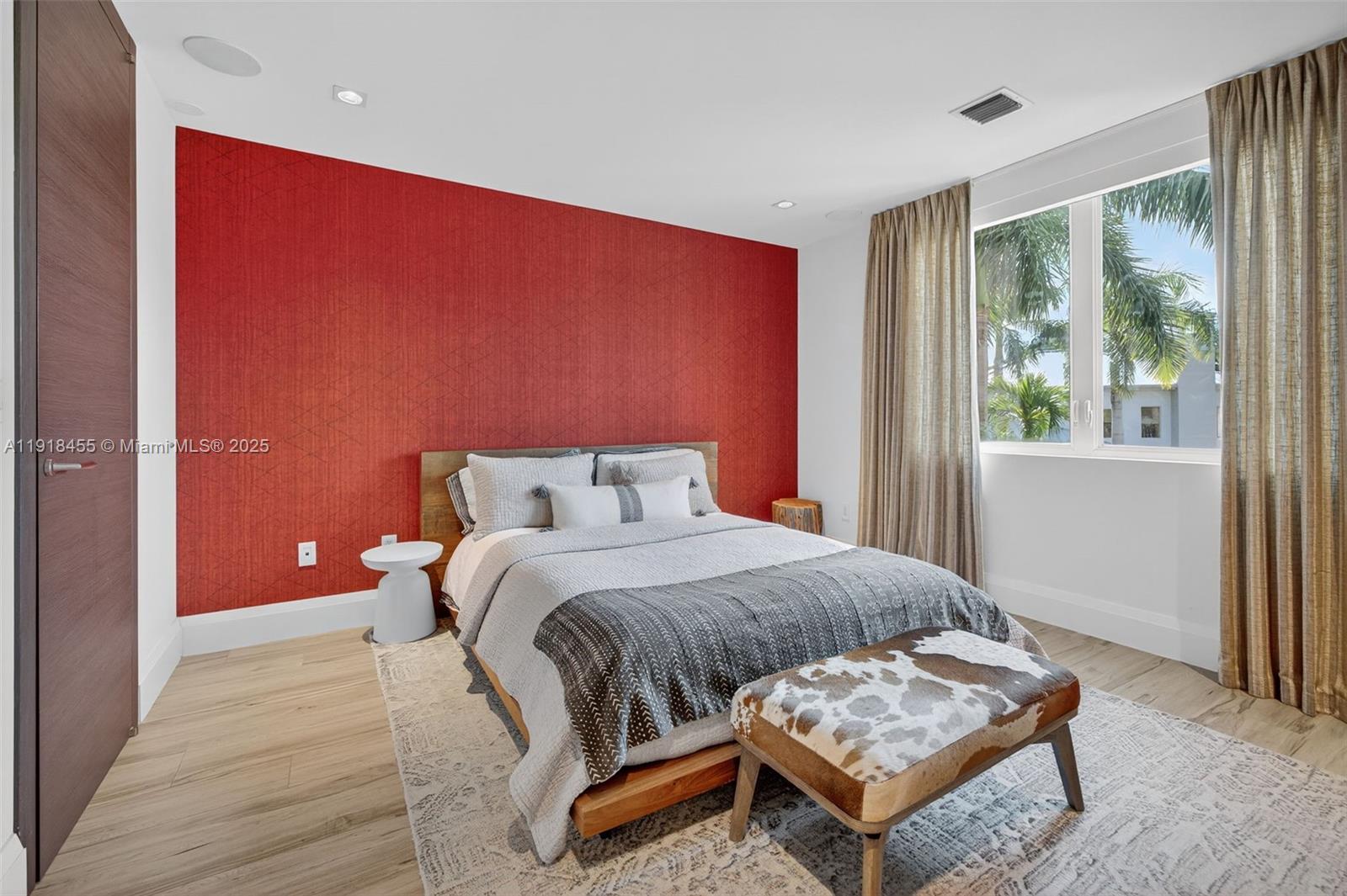 Undisclosed Address Fort Lauderdale, FL 33316