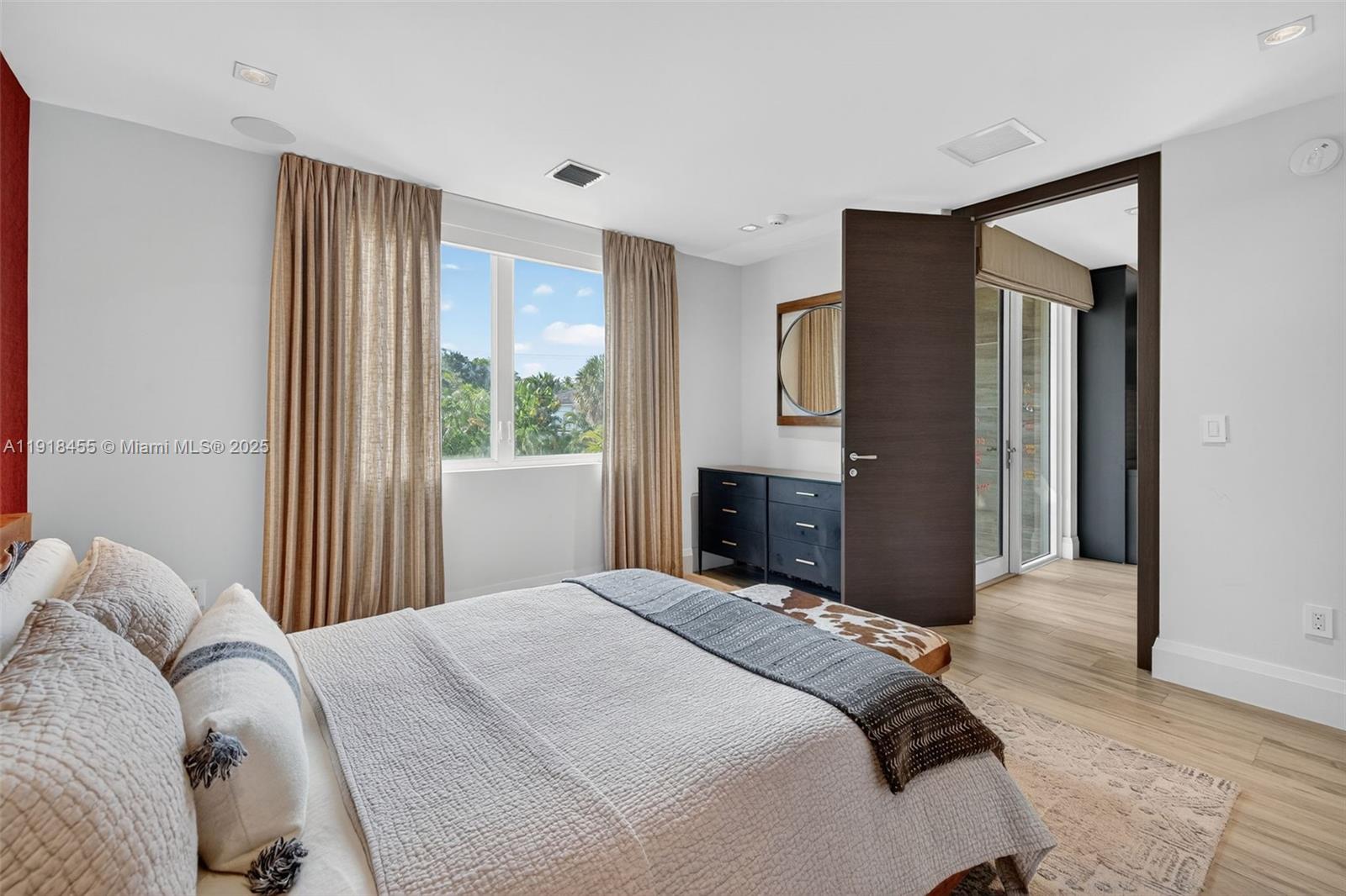 Undisclosed Address Fort Lauderdale, FL 33316