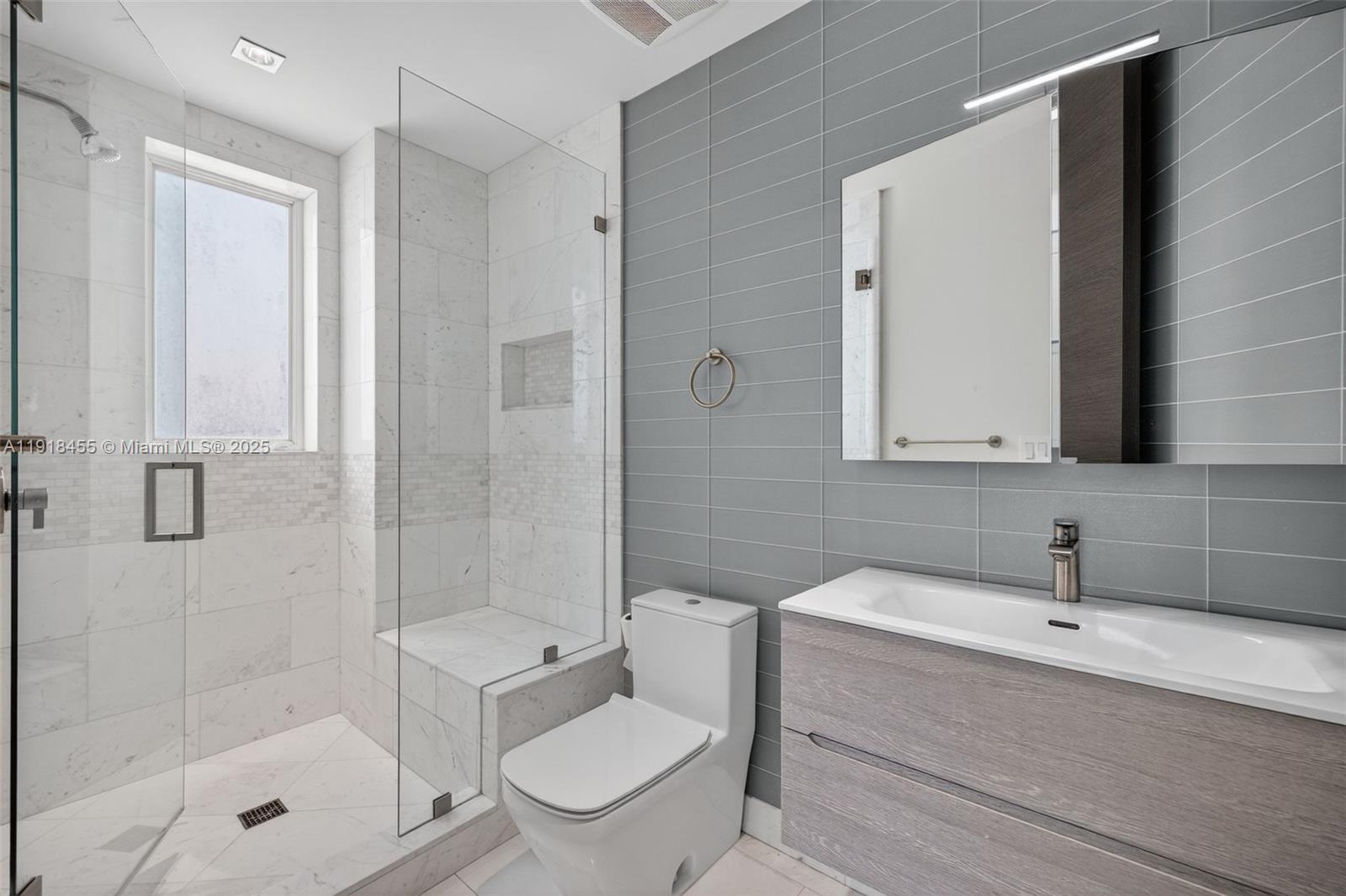 Undisclosed Address Fort Lauderdale, FL 33316