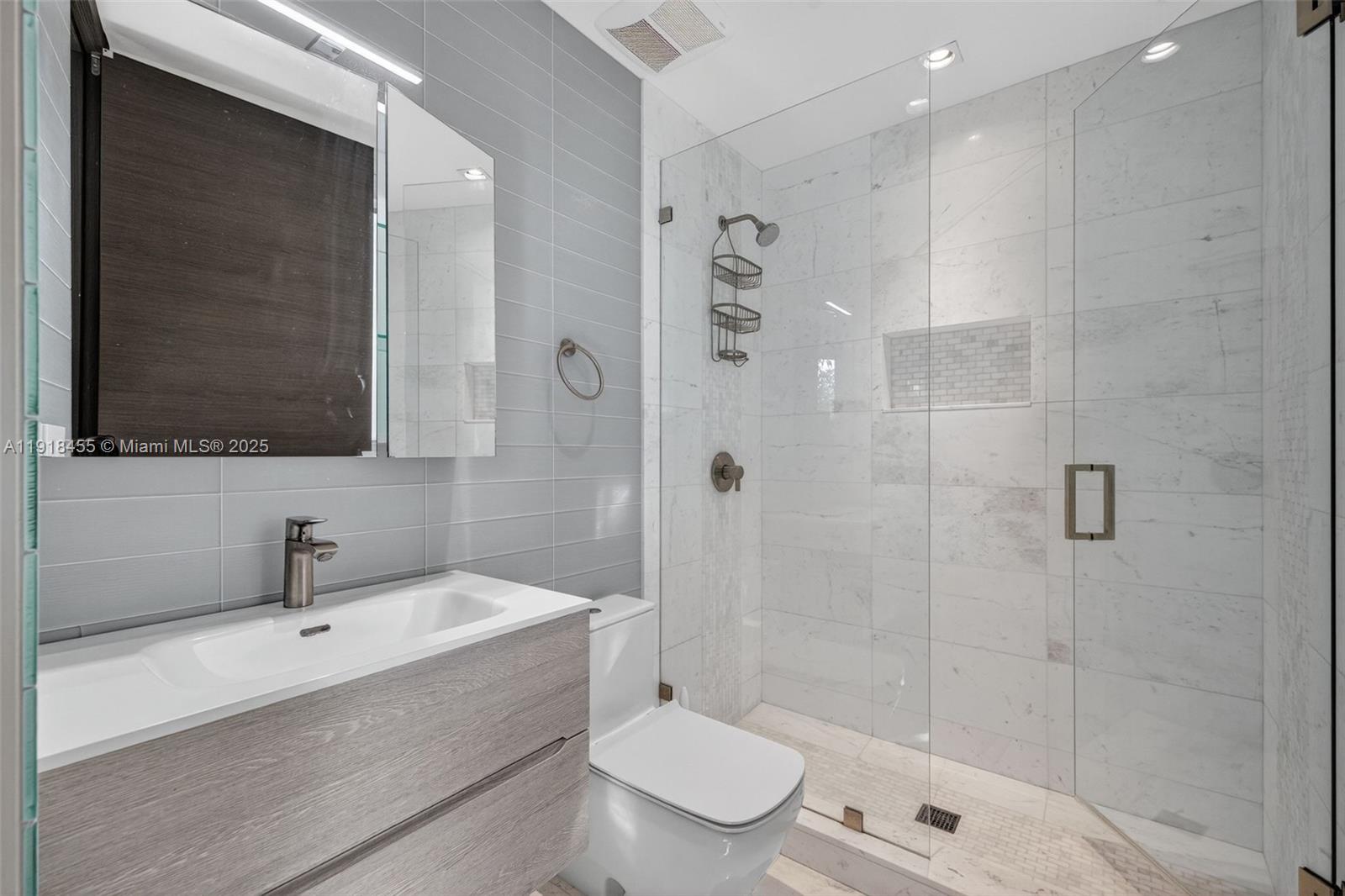 Undisclosed Address Fort Lauderdale, FL 33316