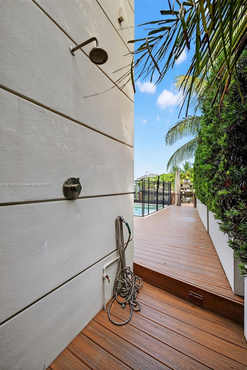 Undisclosed Address Fort Lauderdale, FL 33316