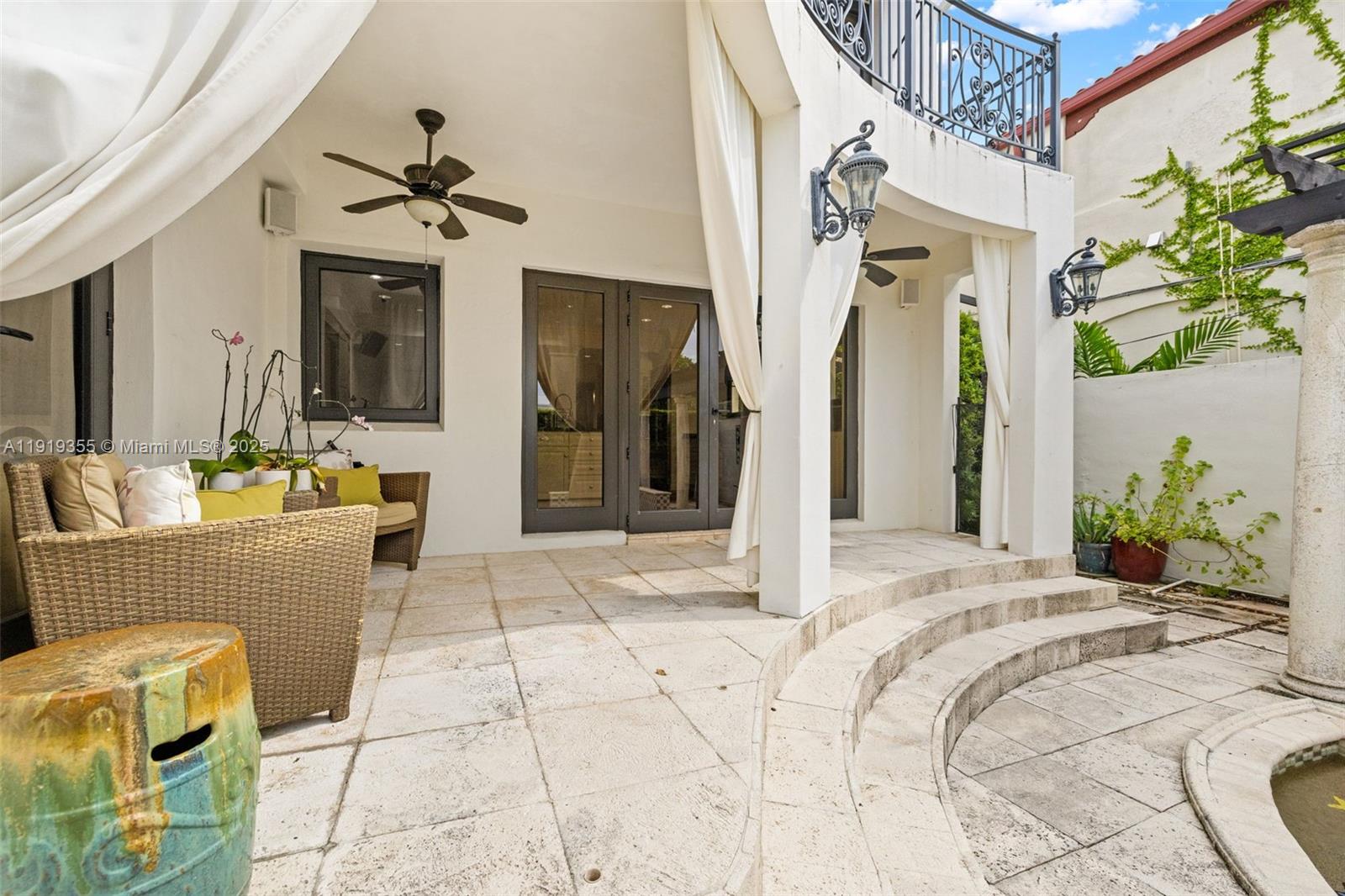 5860 Pine Tree Dr Miami Beach, FL 33140