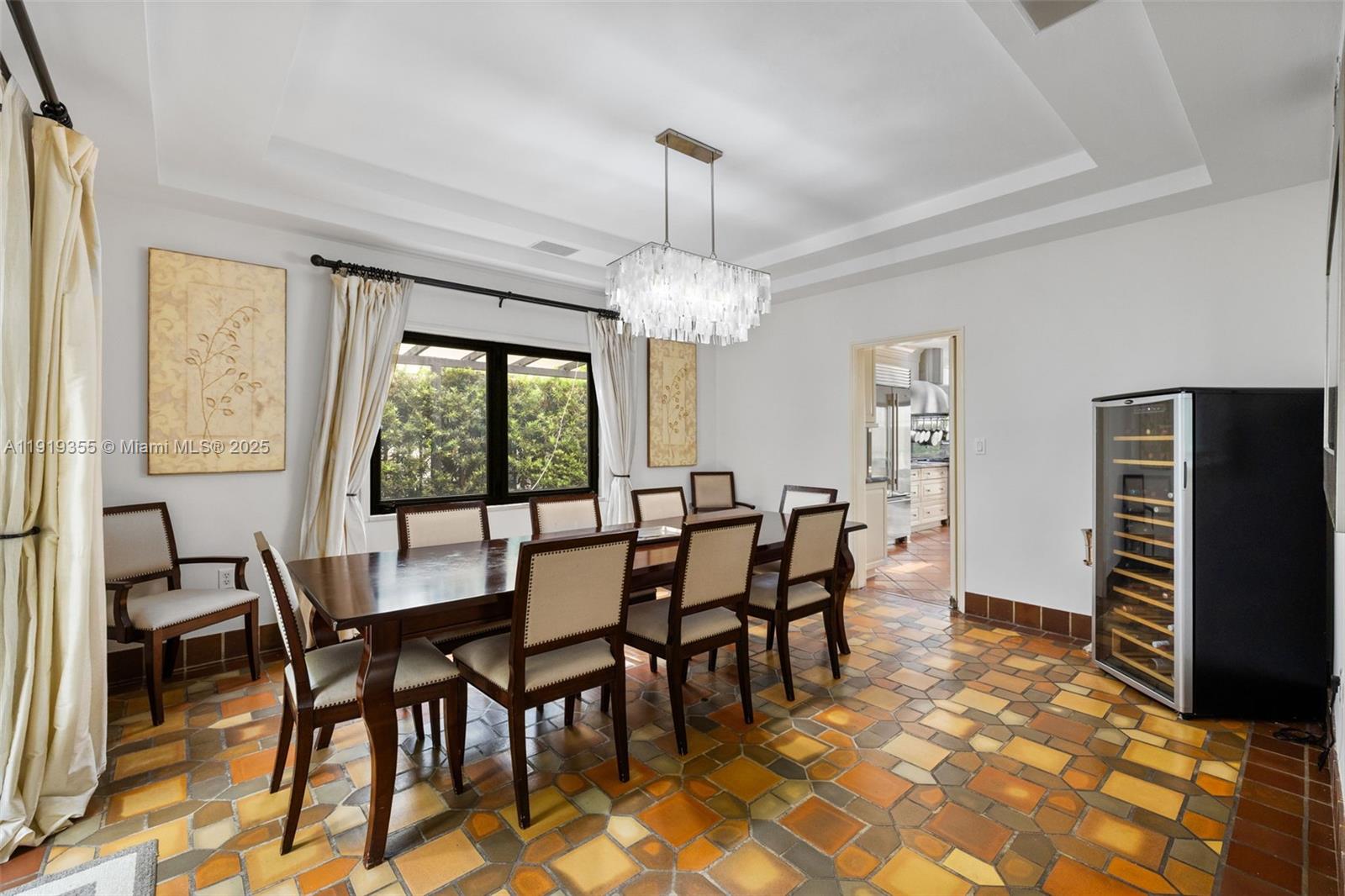 5860 Pine Tree Dr Miami Beach, FL 33140