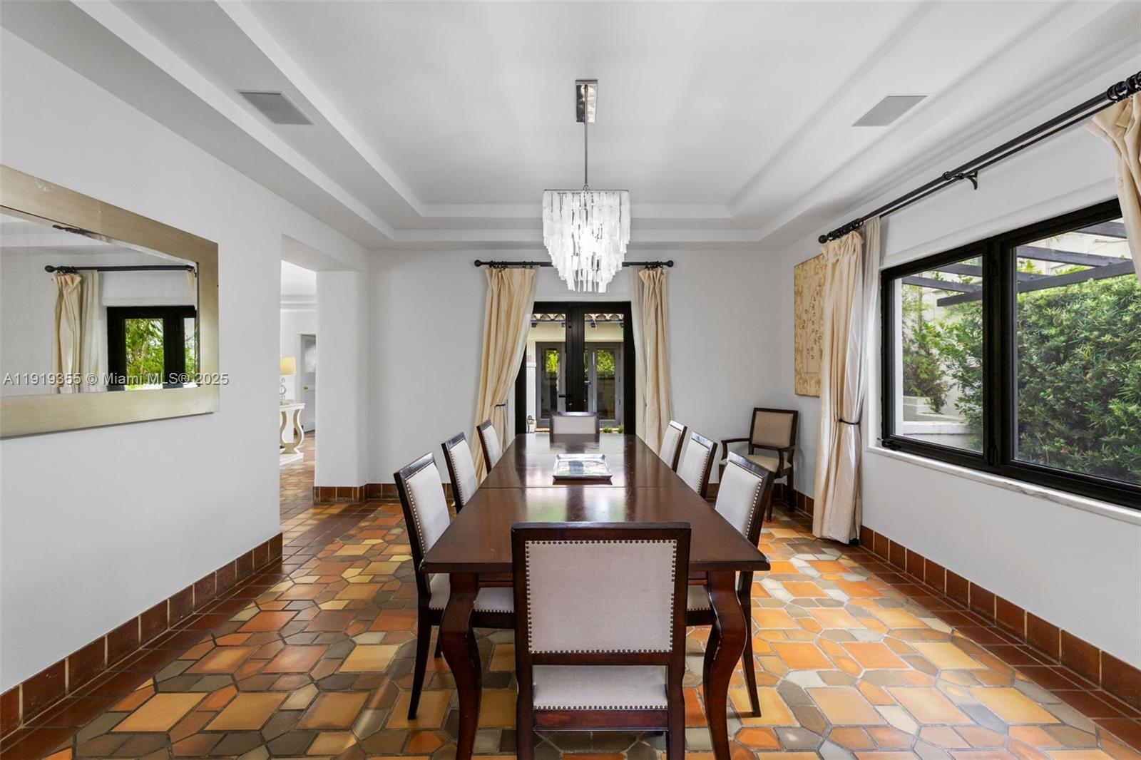 5860 Pine Tree Dr Miami Beach, FL 33140