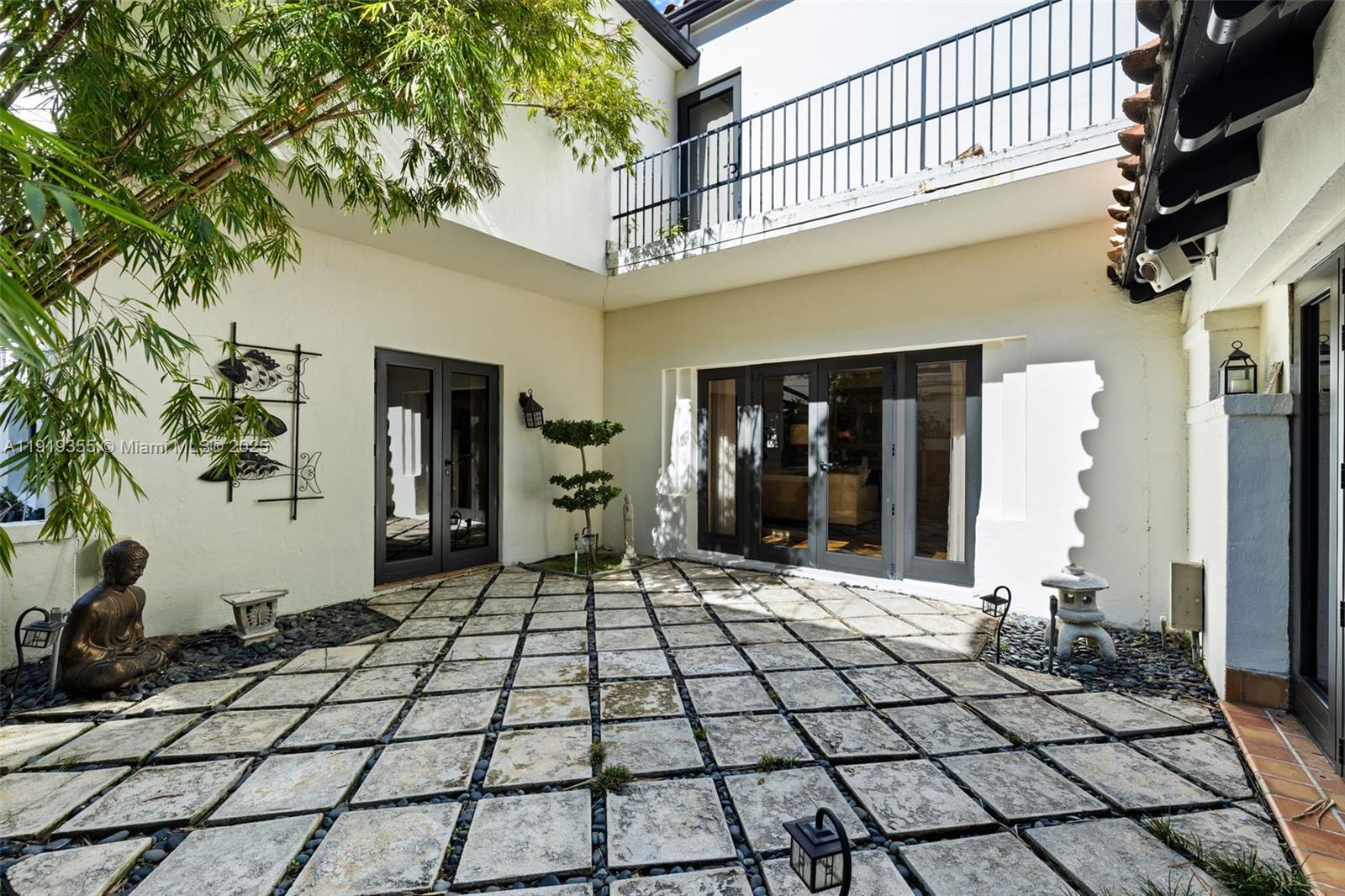 5860 Pine Tree Dr Miami Beach, FL 33140