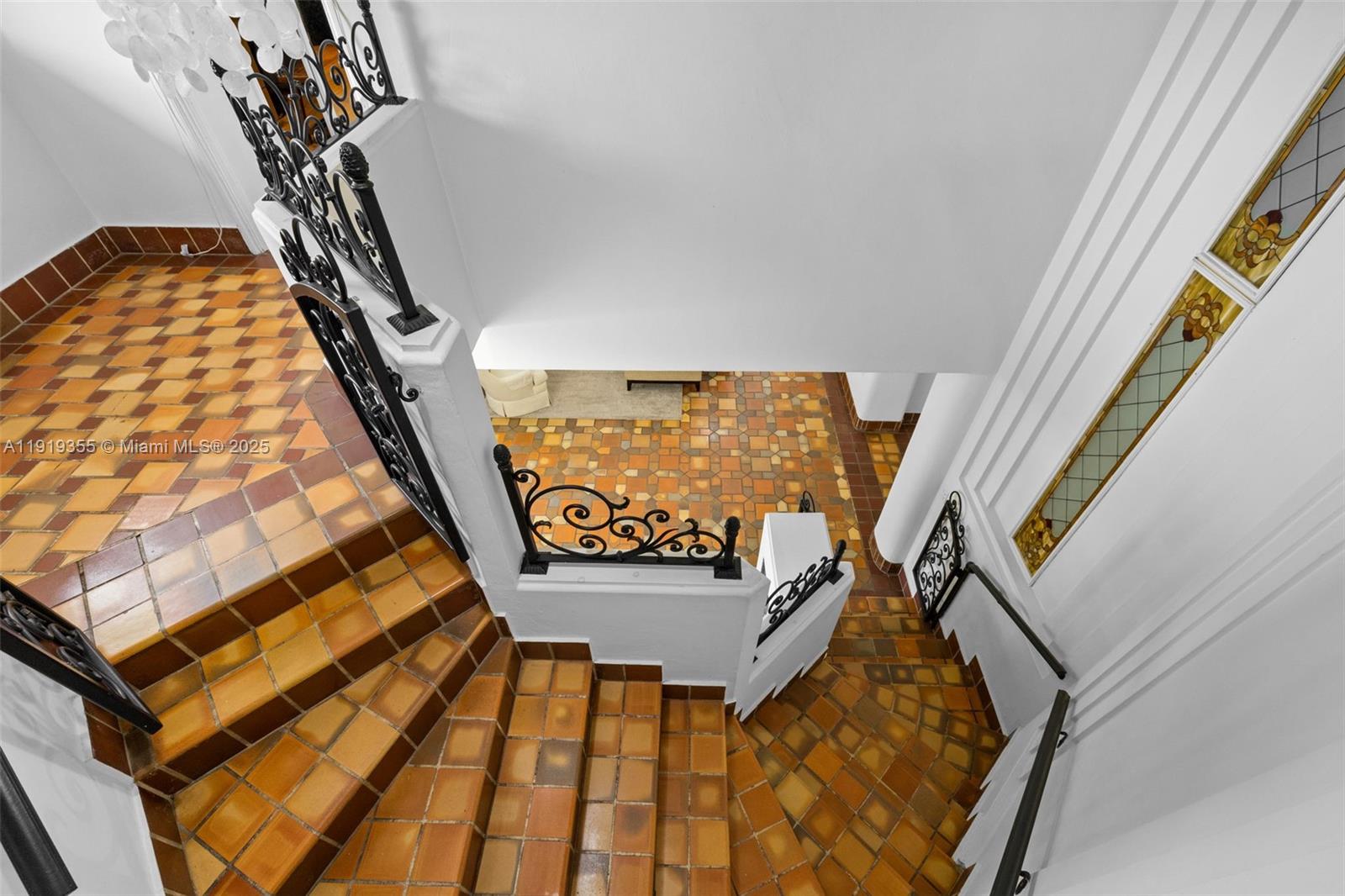 5860 Pine Tree Dr Miami Beach, FL 33140