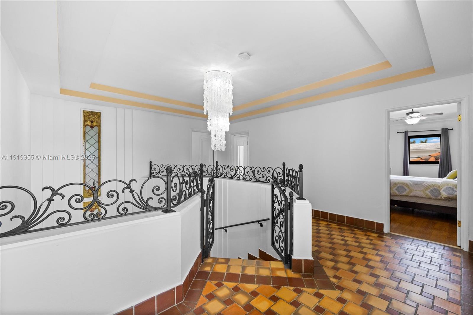 5860 Pine Tree Dr Miami Beach, FL 33140