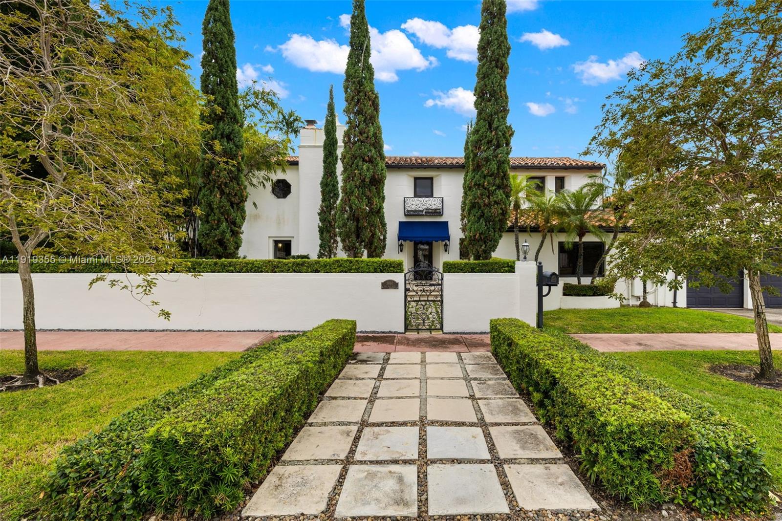 5860 Pine Tree Dr Miami Beach, FL 33140