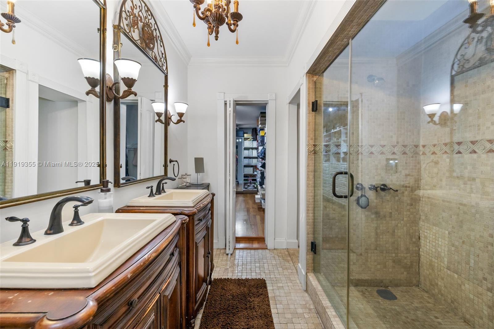 5860 Pine Tree Dr Miami Beach, FL 33140