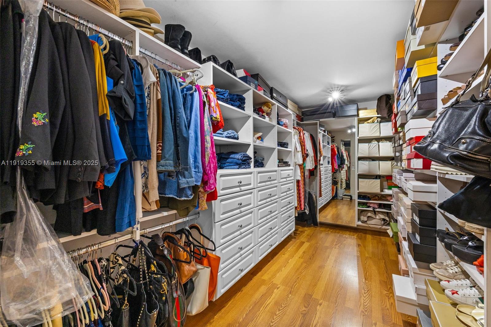 5860 Pine Tree Dr Miami Beach, FL 33140