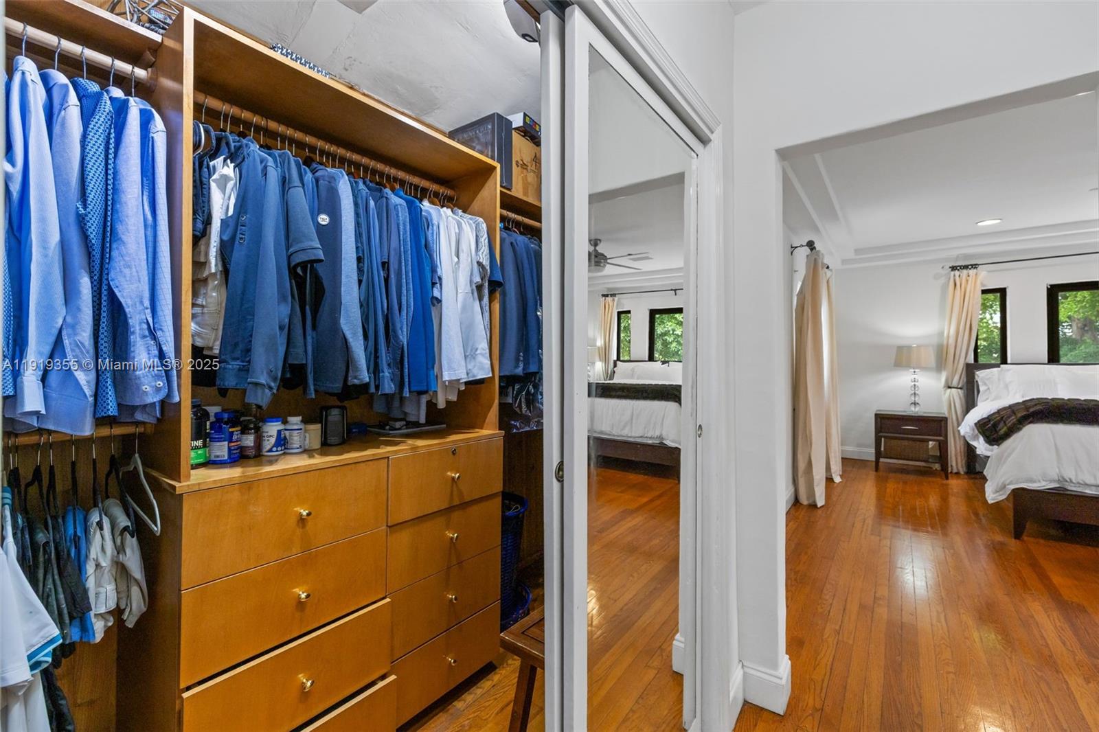 5860 Pine Tree Dr Miami Beach, FL 33140