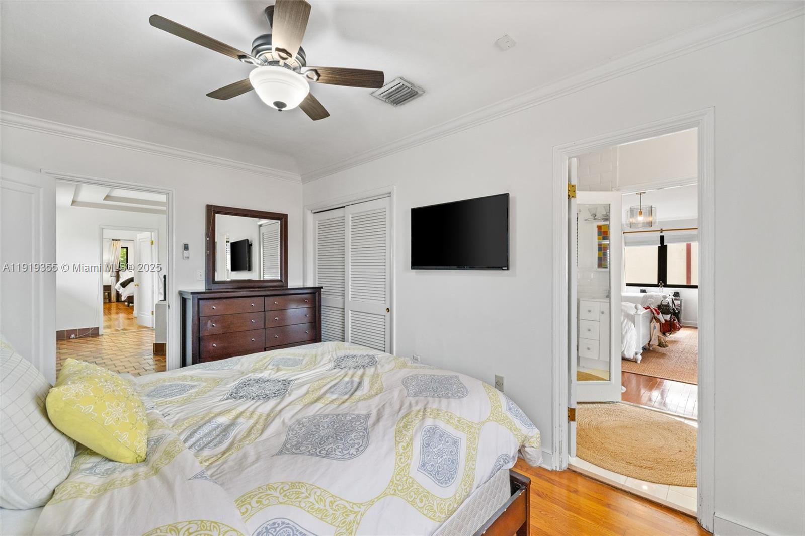 5860 Pine Tree Dr Miami Beach, FL 33140