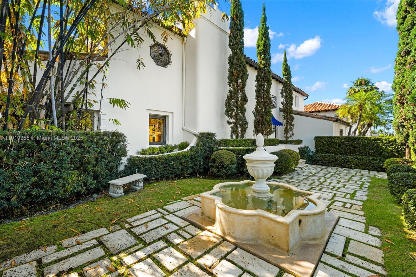 5860 Pine Tree Dr Miami Beach, FL 33140