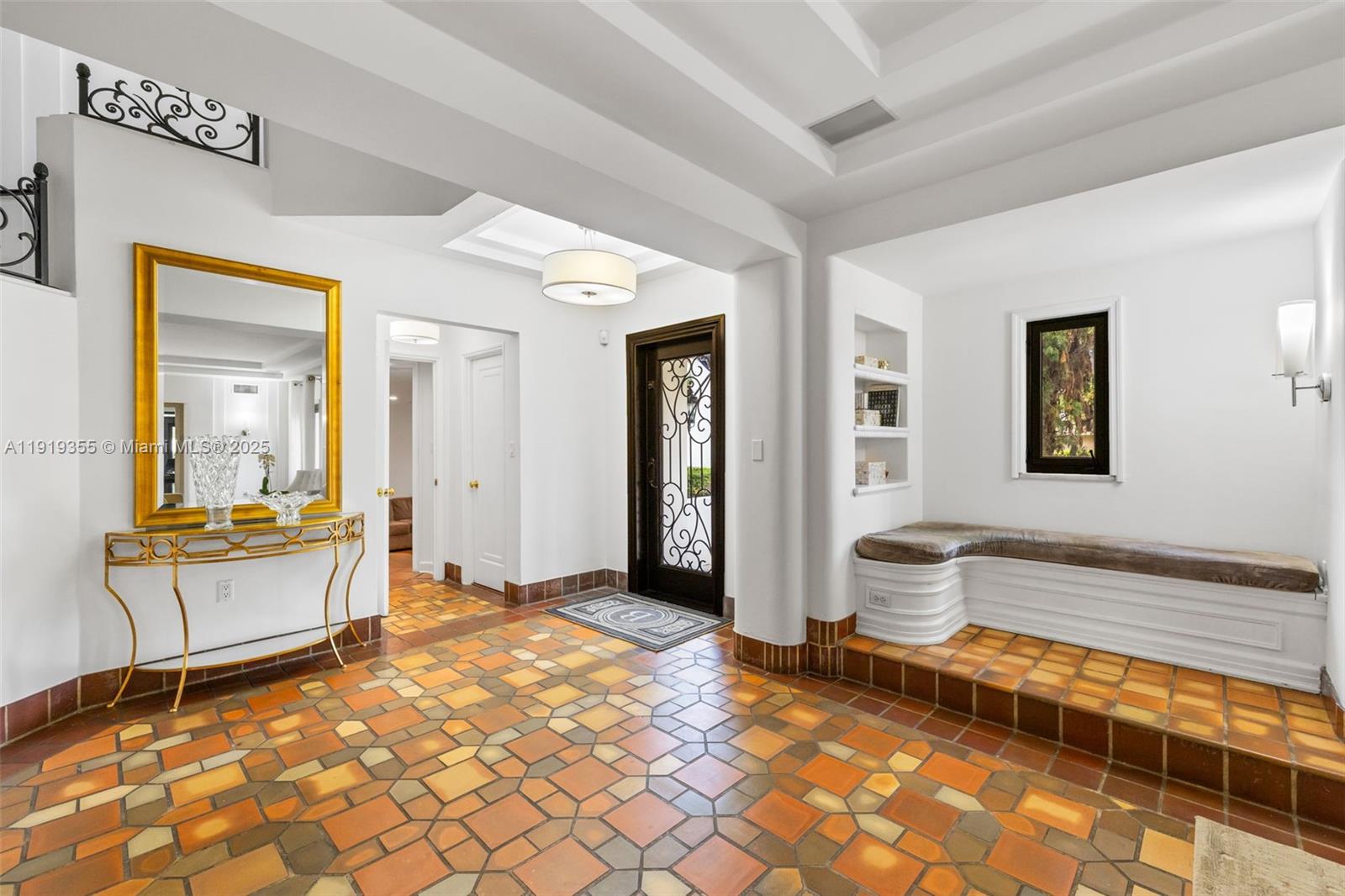 5860 Pine Tree Dr Miami Beach, FL 33140