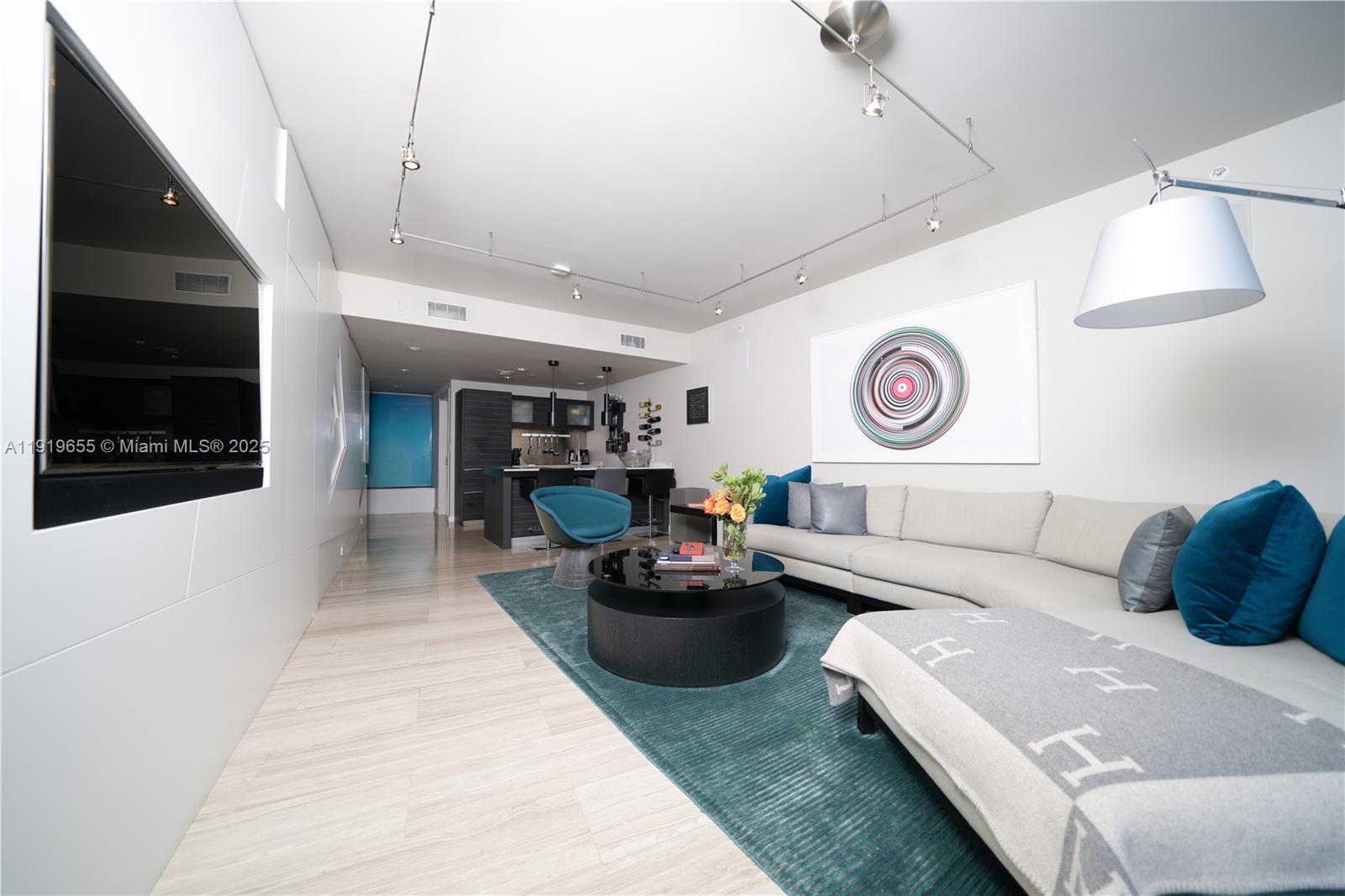 200 Biscayne Blvd Way #3906 Miami, FL 33131