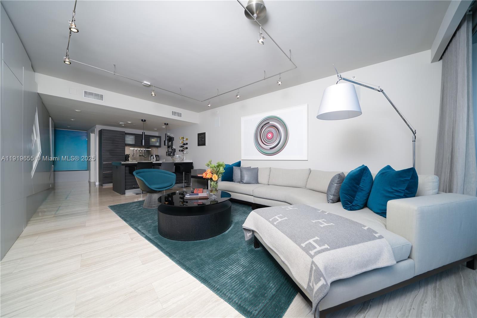 200 Biscayne Blvd Way #3906 Miami, FL 33131