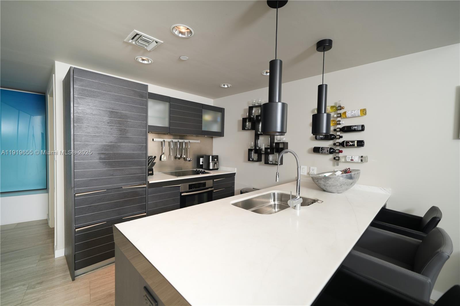 200 Biscayne Blvd Way #3906 Miami, FL 33131