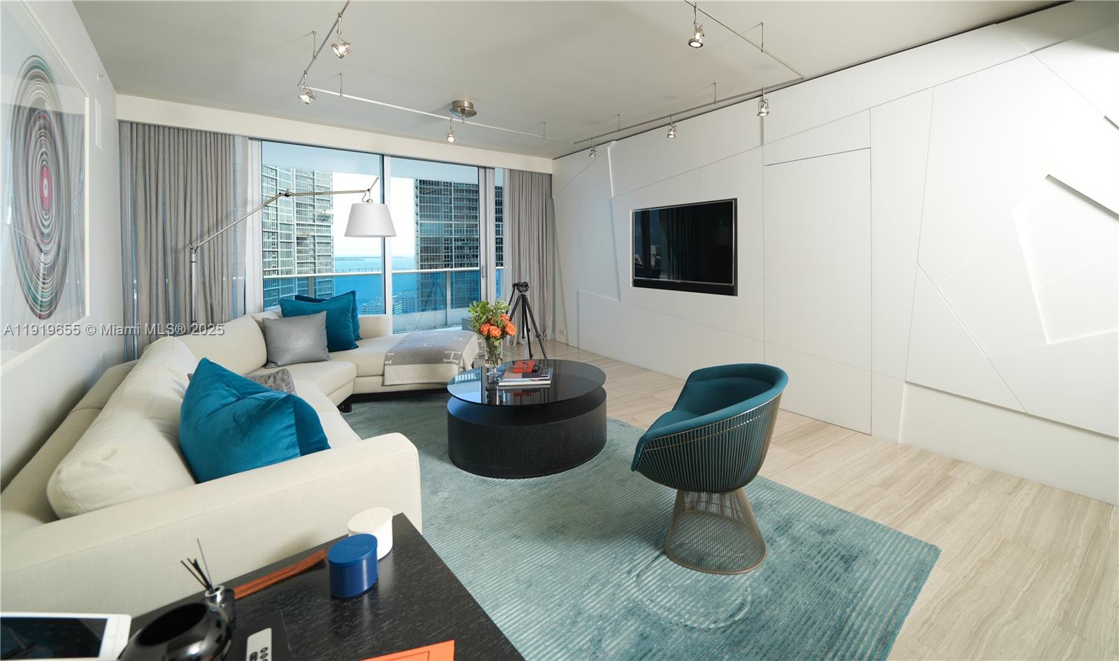 200 Biscayne Blvd Way #3906 Miami, FL 33131