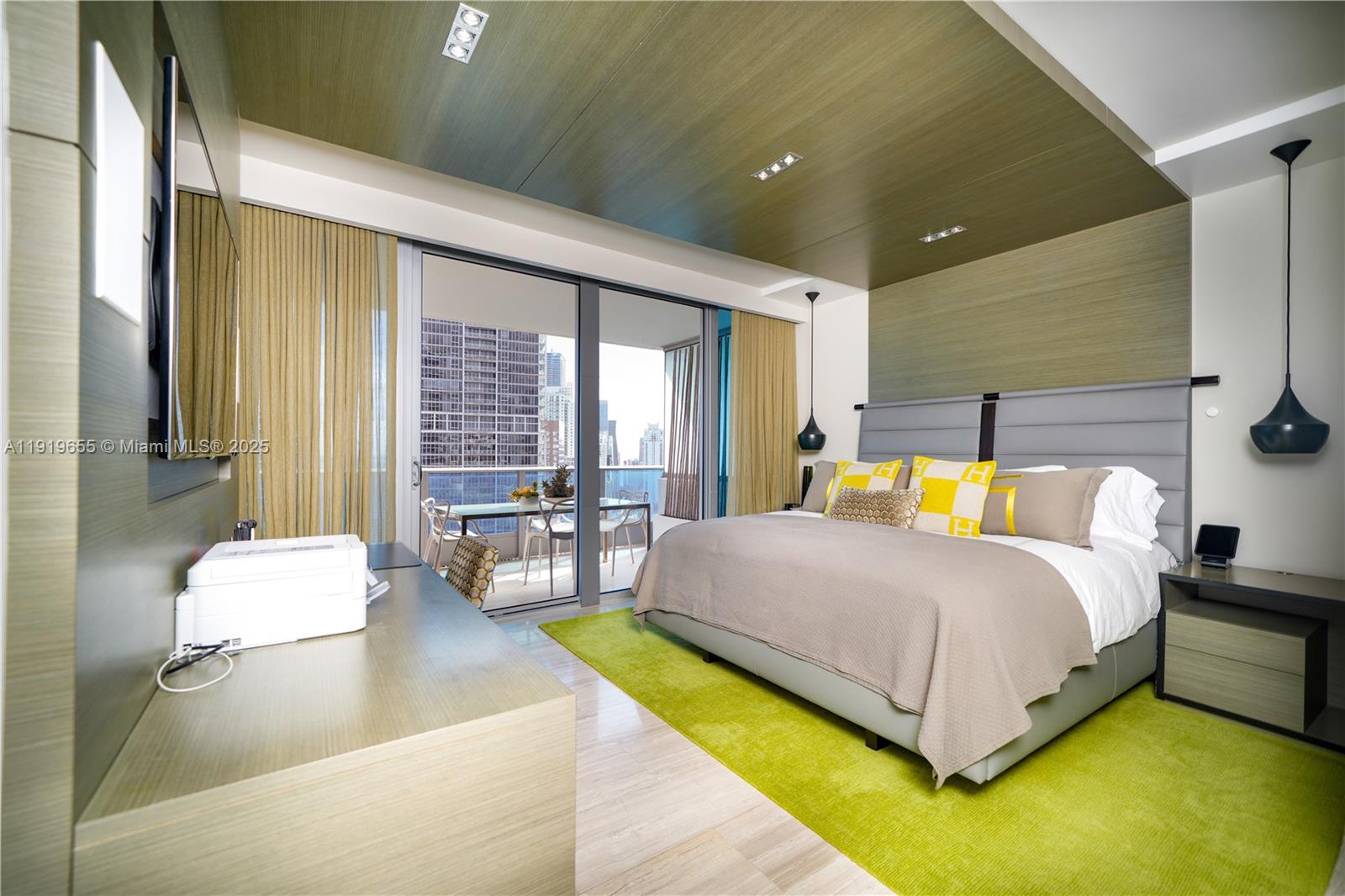 200 Biscayne Blvd Way #3906 Miami, FL 33131