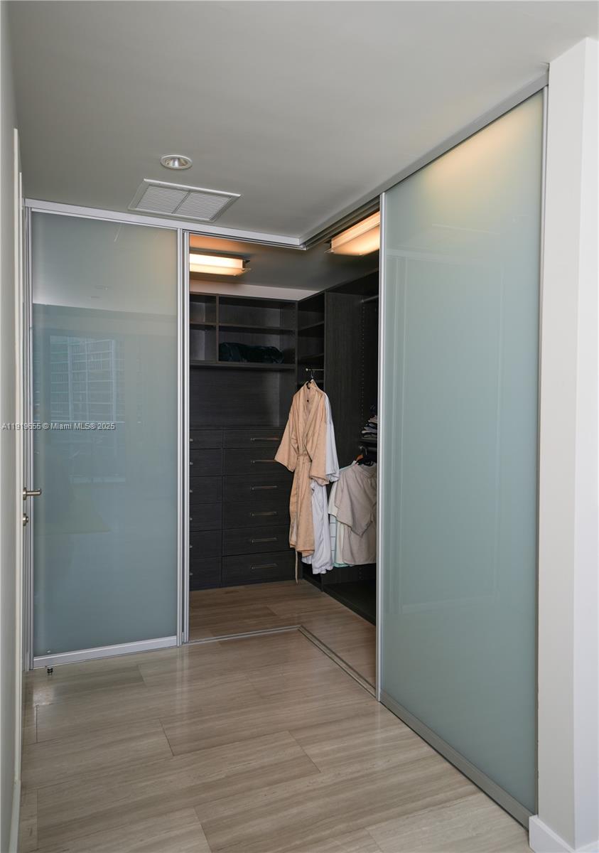 200 Biscayne Blvd Way #3906 Miami, FL 33131