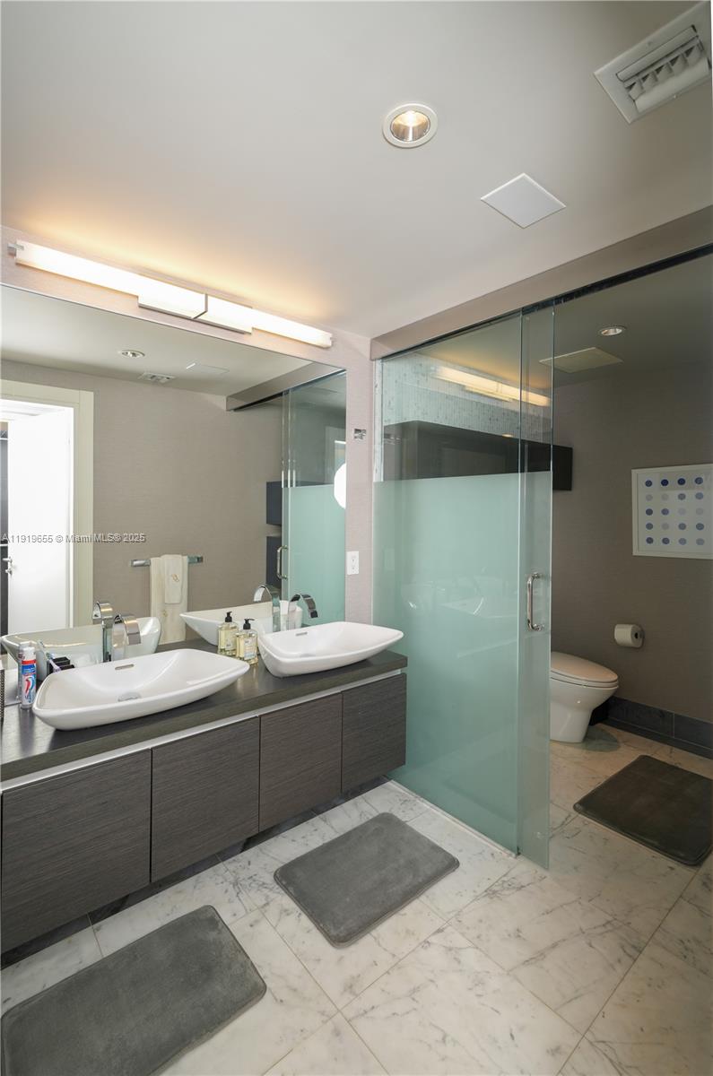 200 Biscayne Blvd Way #3906 Miami, FL 33131