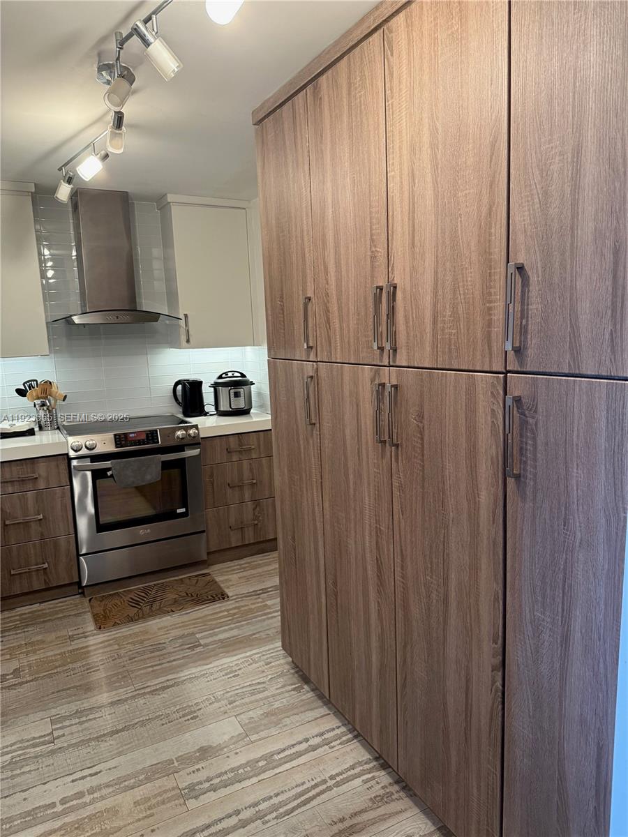 5750 Collins Ave #11D Miami Beach, FL 33140