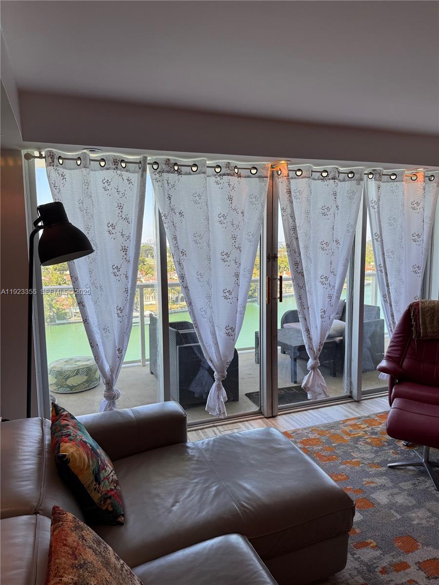 5750 Collins Ave #11D Miami Beach, FL 33140