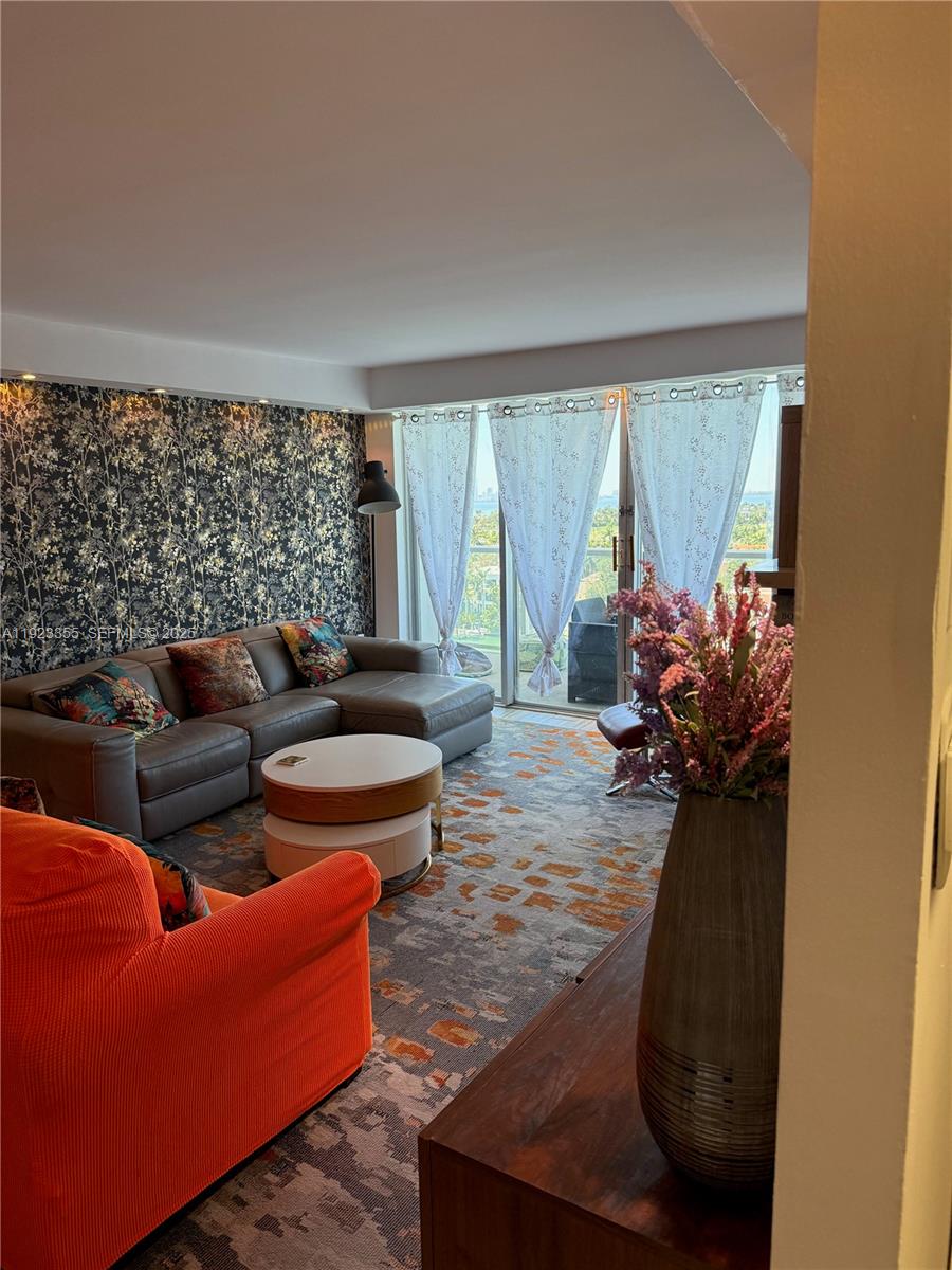 5750 Collins Ave #11D Miami Beach, FL 33140