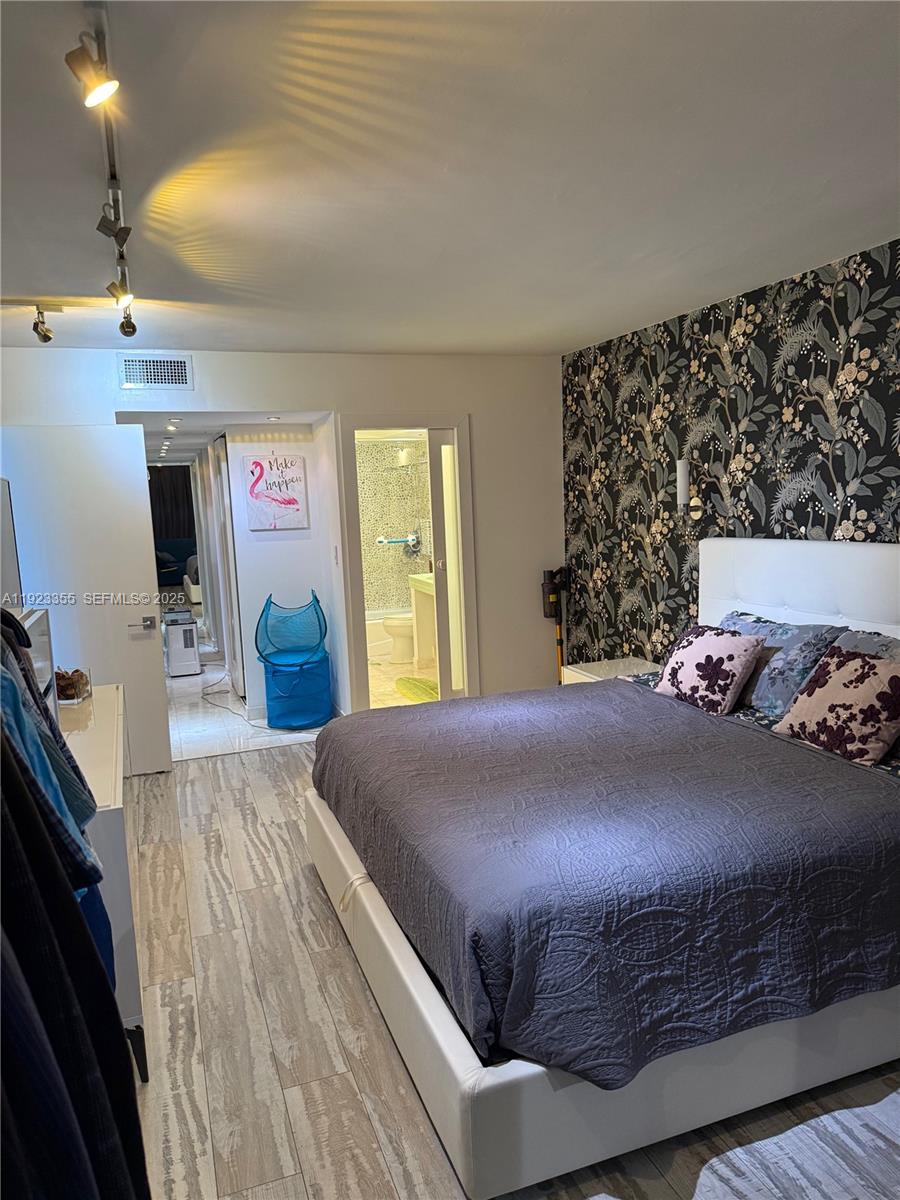 5750 Collins Ave #11D Miami Beach, FL 33140