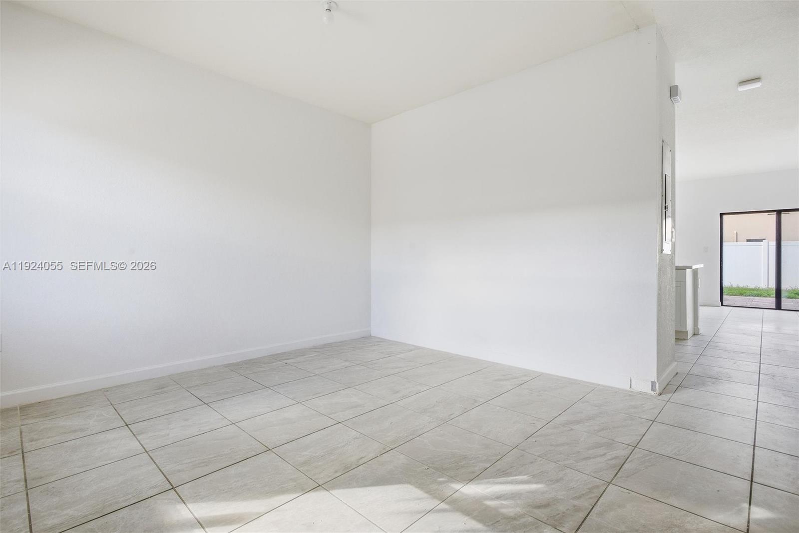 3355 W 106th Ter Hialeah, FL 33018