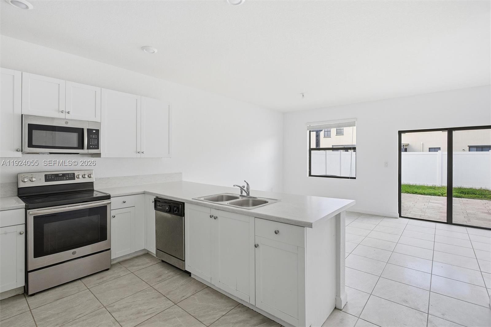 3355 W 106th Ter Hialeah, FL 33018