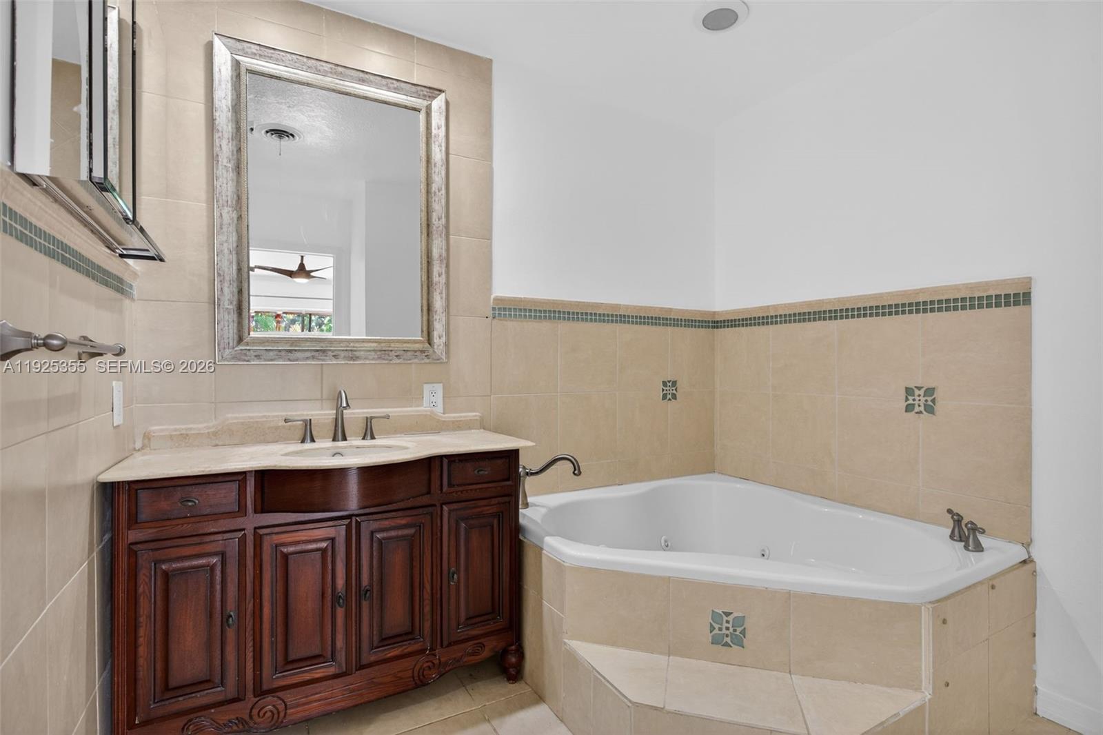 4060 NE 26th Ave Lighthouse Point, FL 33064